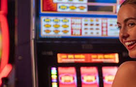Màn hình ứng dụng bet789 với sportsbook và slot online trên mobile